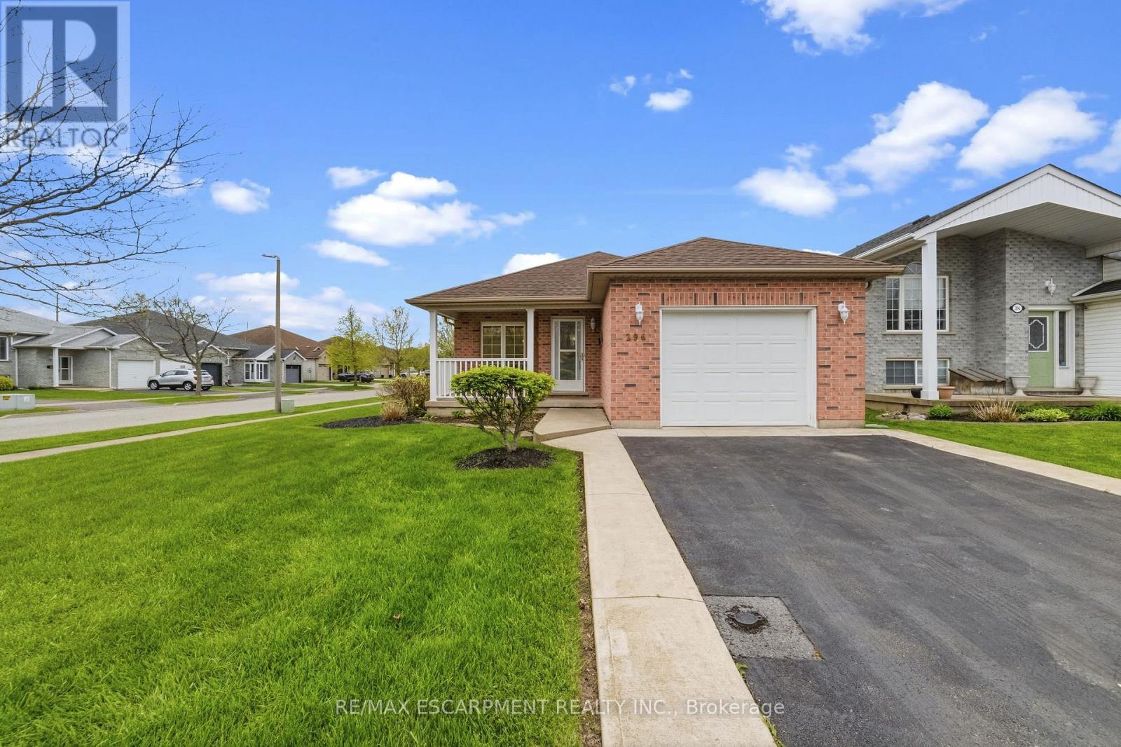 296 AUTUMN CRESCENT - 2