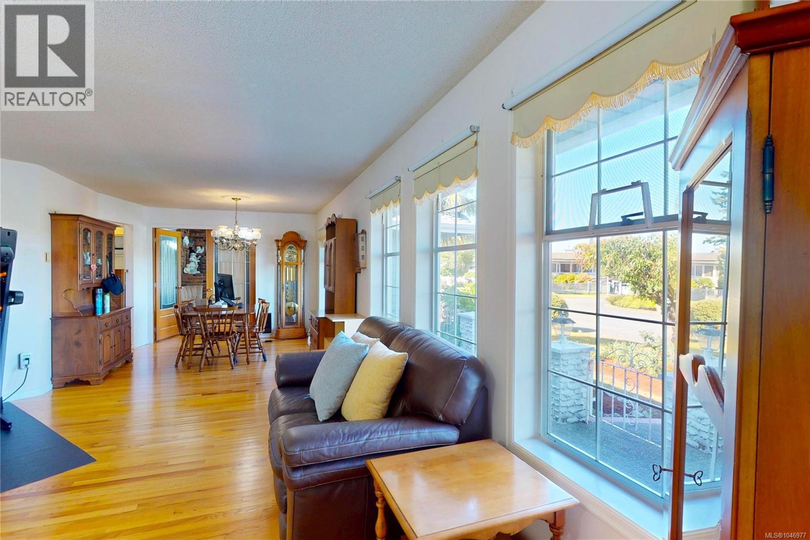 4878 Sea Ridge Dr - Image 15