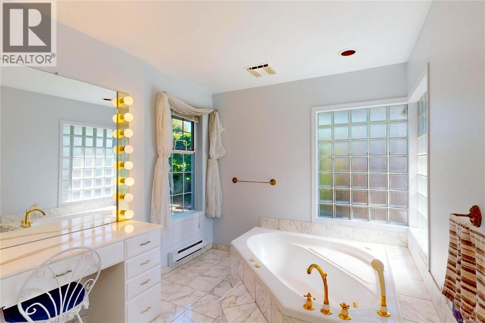 4878 Sea Ridge Dr - Image 23