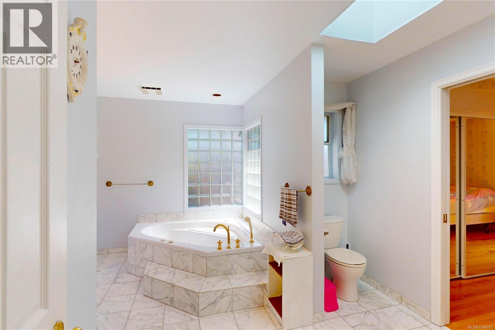 4878 Sea Ridge Dr - Image 24