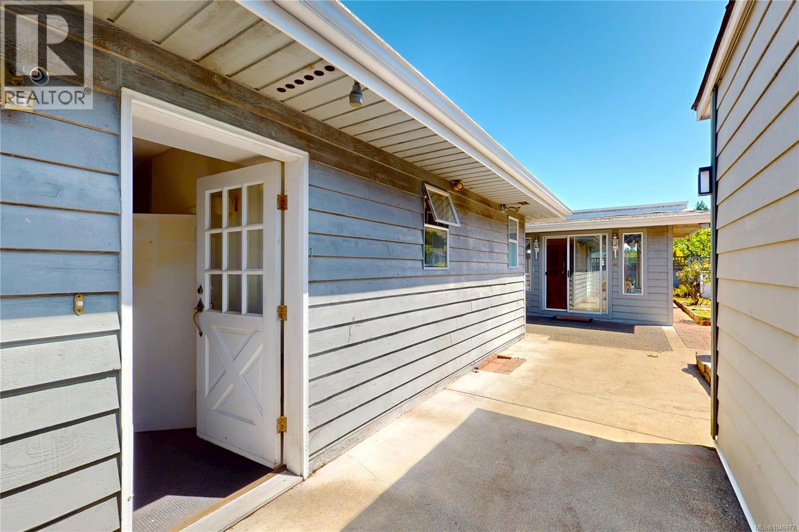 4878 Sea Ridge Dr - Image 39