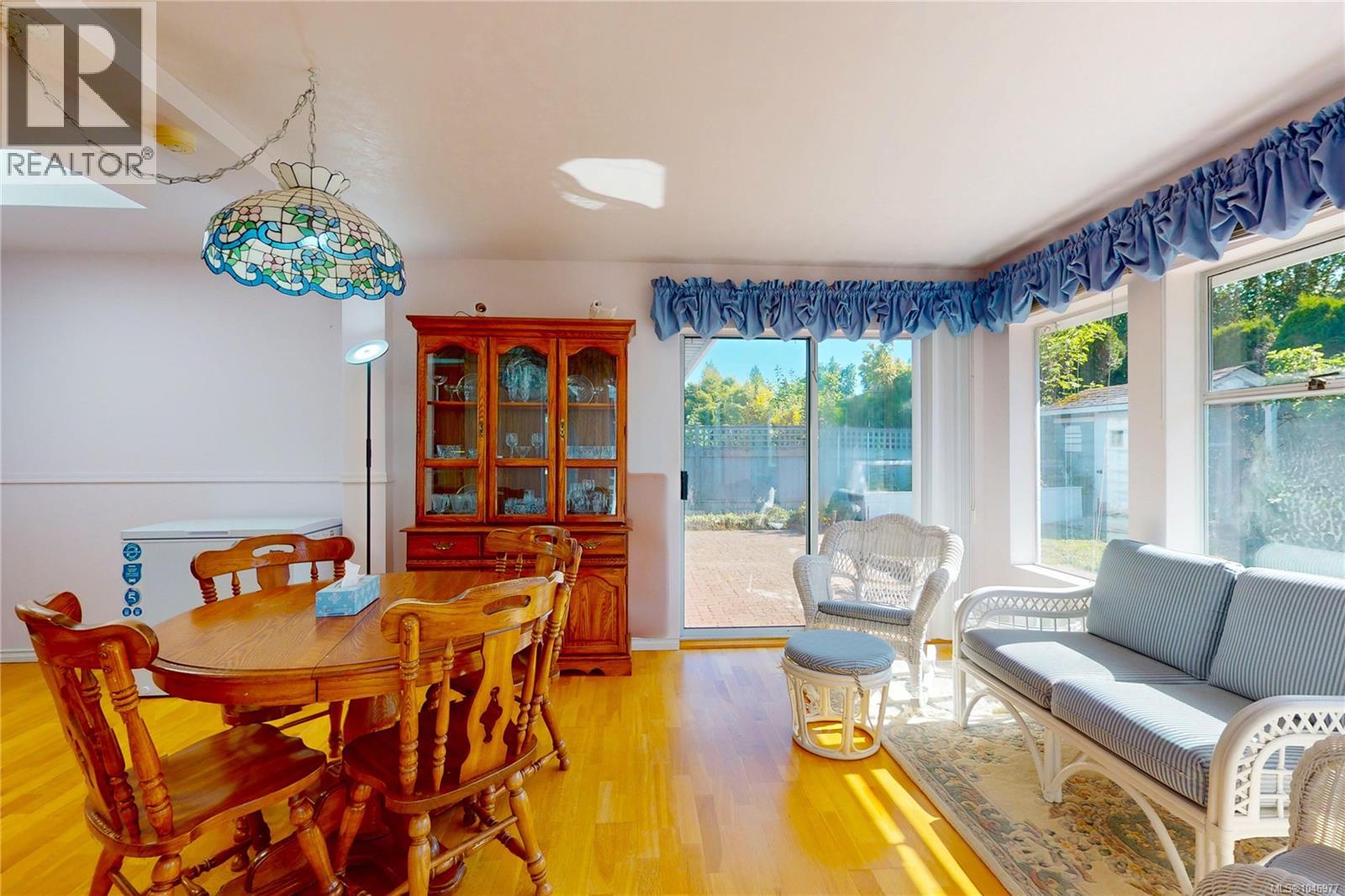 4878 Sea Ridge Dr - Image 4