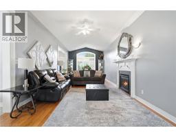 Living room - 3690 Weinbrenner Road, Niagara Falls, ON L2G7Y3 Photo 11