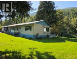 Primary Bedroom - 630 Enderby Mabel Lake Road, Enderby, BC V4Y4K4 Photo 6