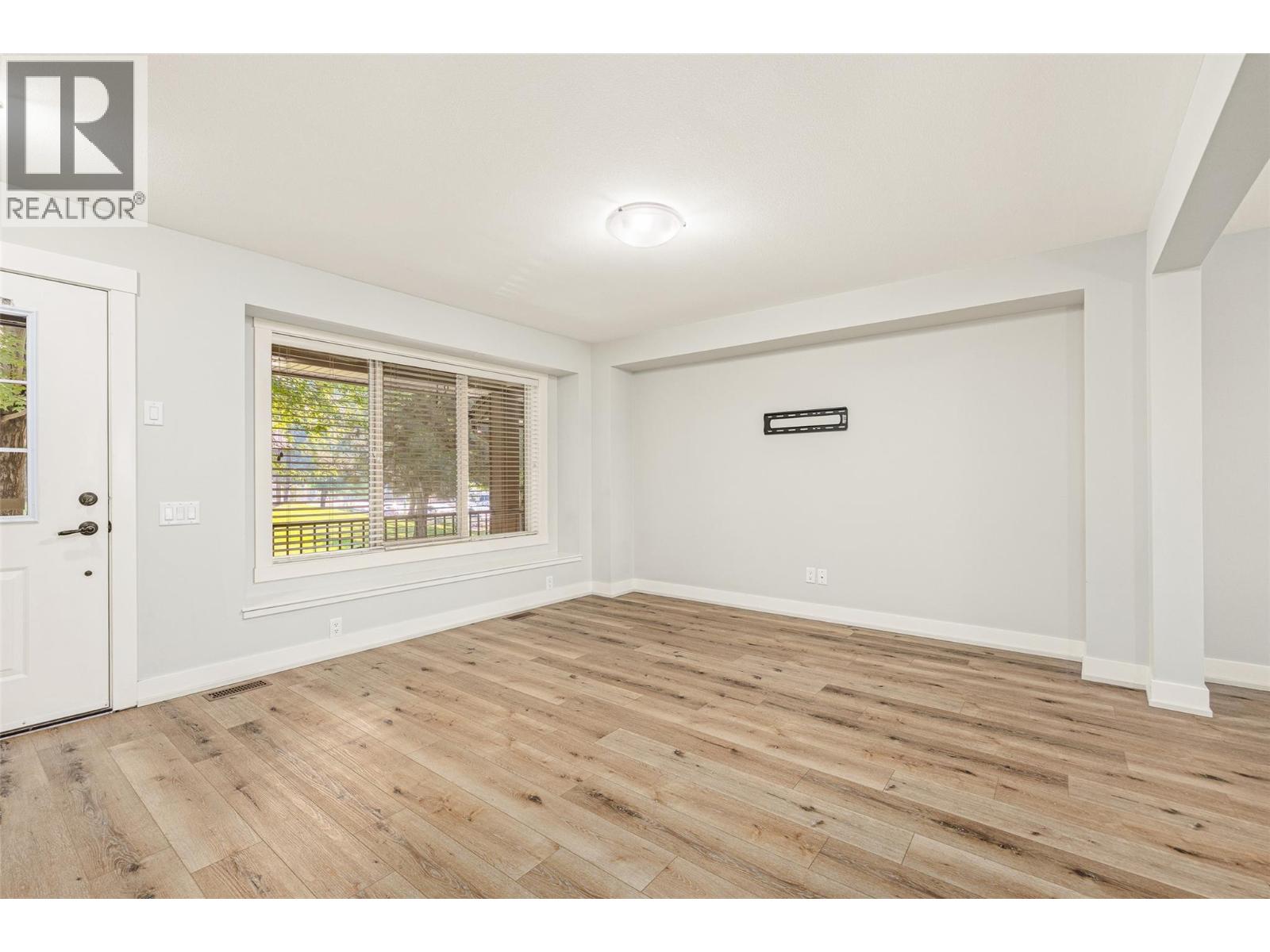 #105 1651 Lynrick Road - 9