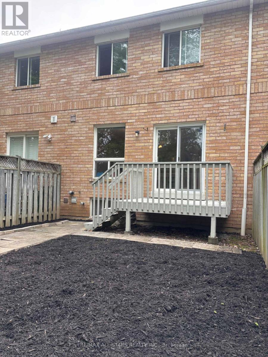 18 LANCASTER COURT - 34