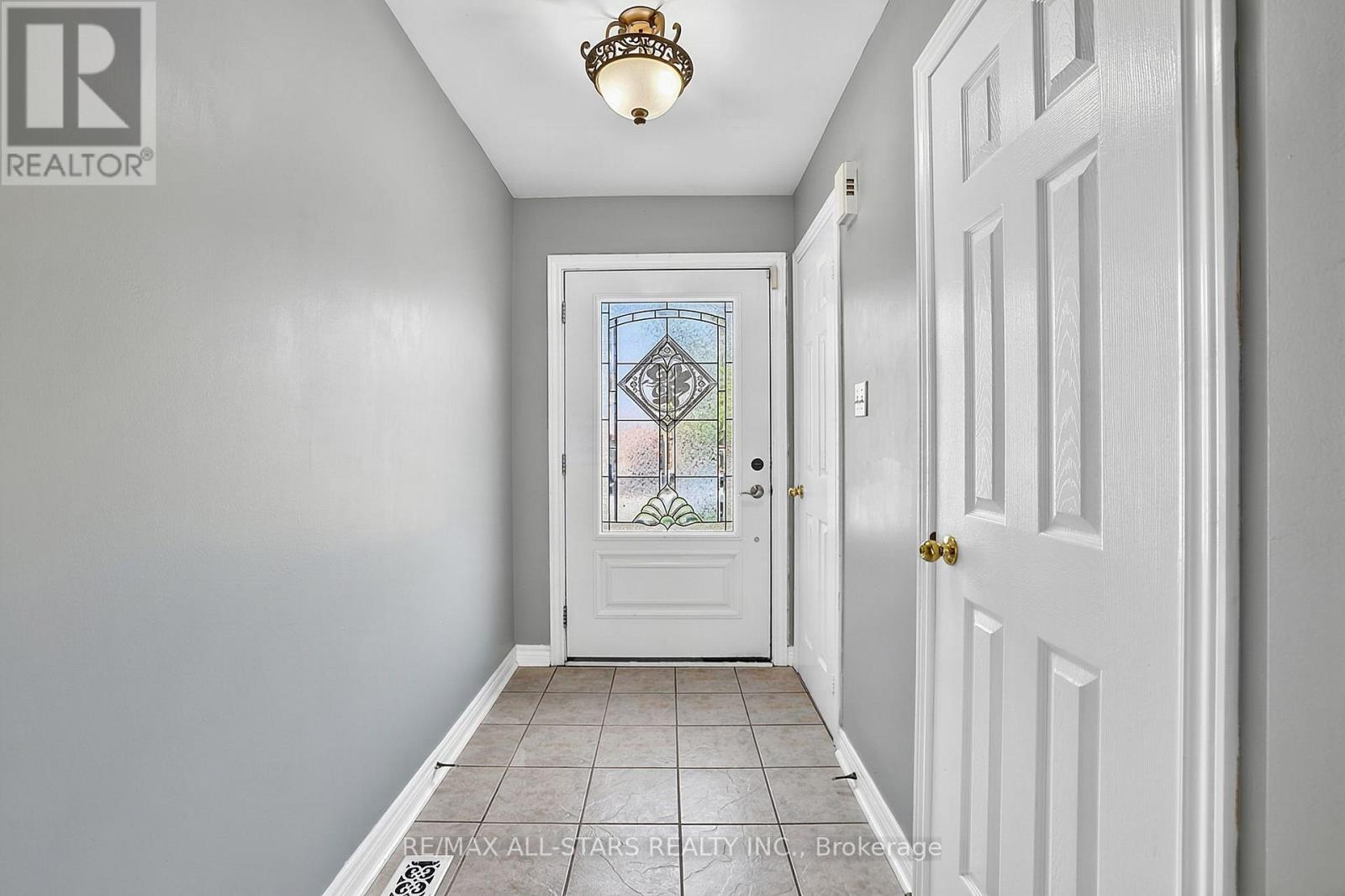 18 LANCASTER COURT - Image 4