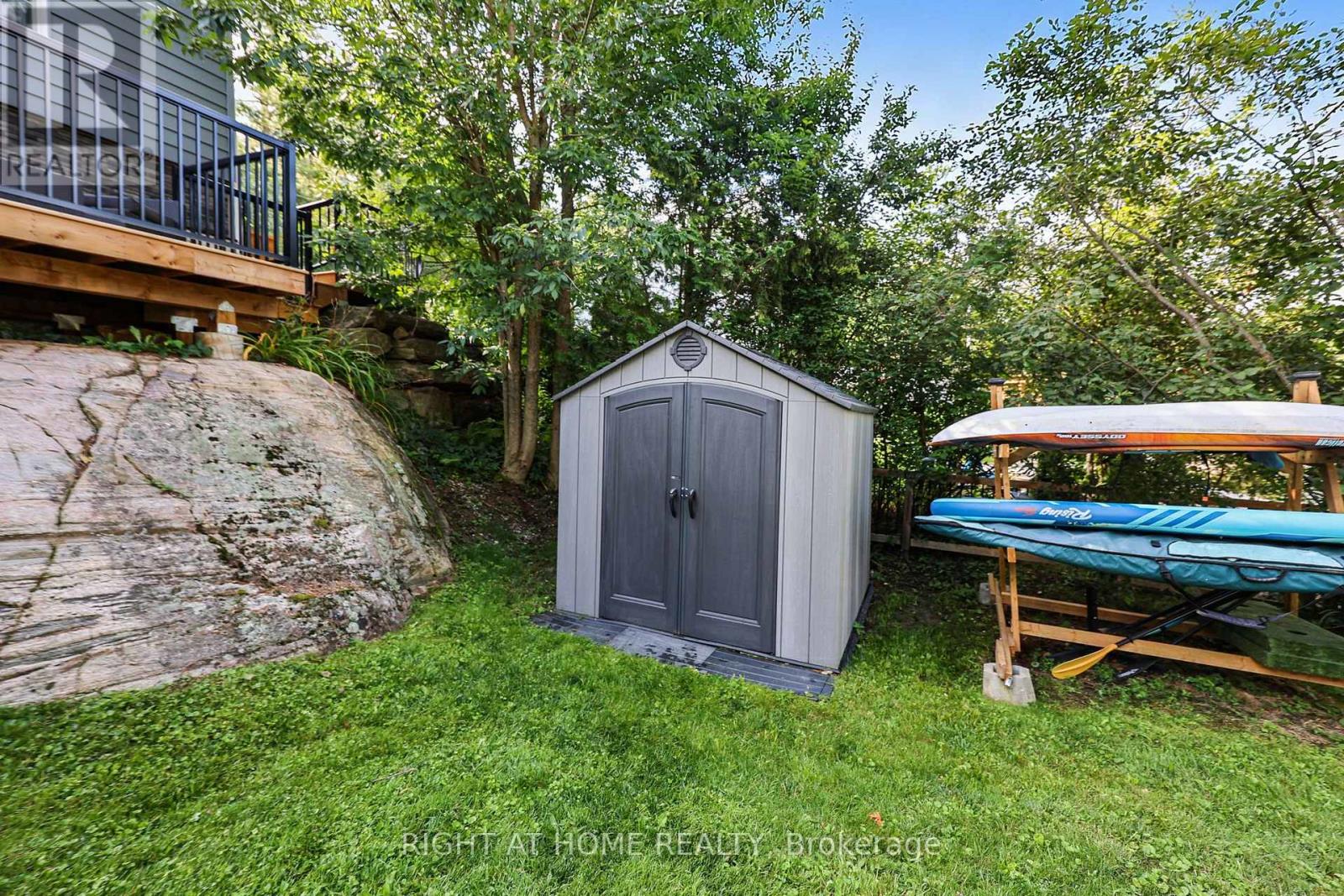 8168 LAIDLAW AVENUE - Image 28