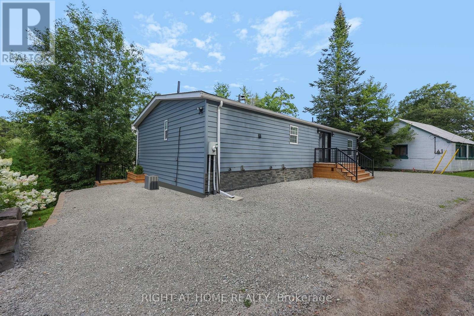 8168 LAIDLAW AVENUE - 36
