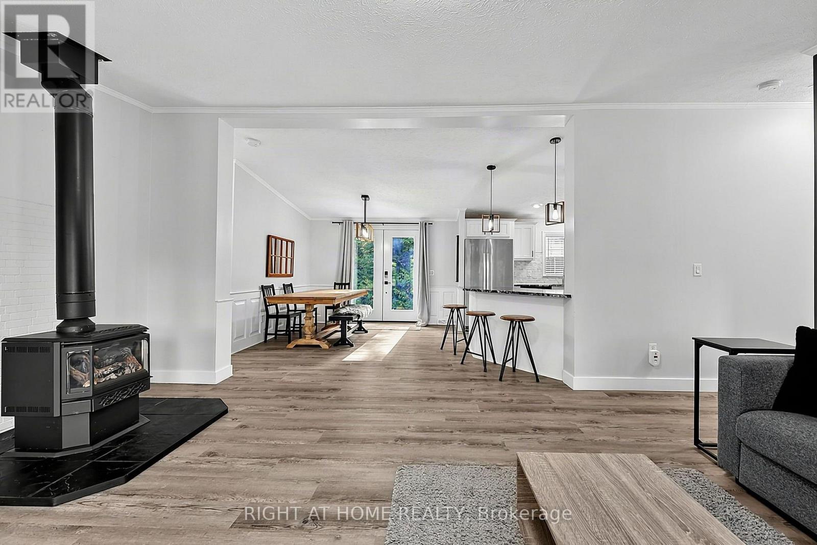 8168 LAIDLAW AVENUE - 11