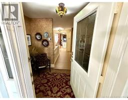 Living room - 728 Boul. St-pierre Ouest, Caraquet, NB E1W1A1 Photo 12