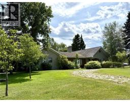 Bath (# pieces 1-6) - 728 Boul. St-pierre Ouest, Caraquet, NB E1W1A1 Photo 8