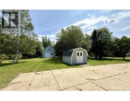 Dining nook - 728 Boul. St-pierre Ouest, Caraquet, NB E1W1A1 Photo 10