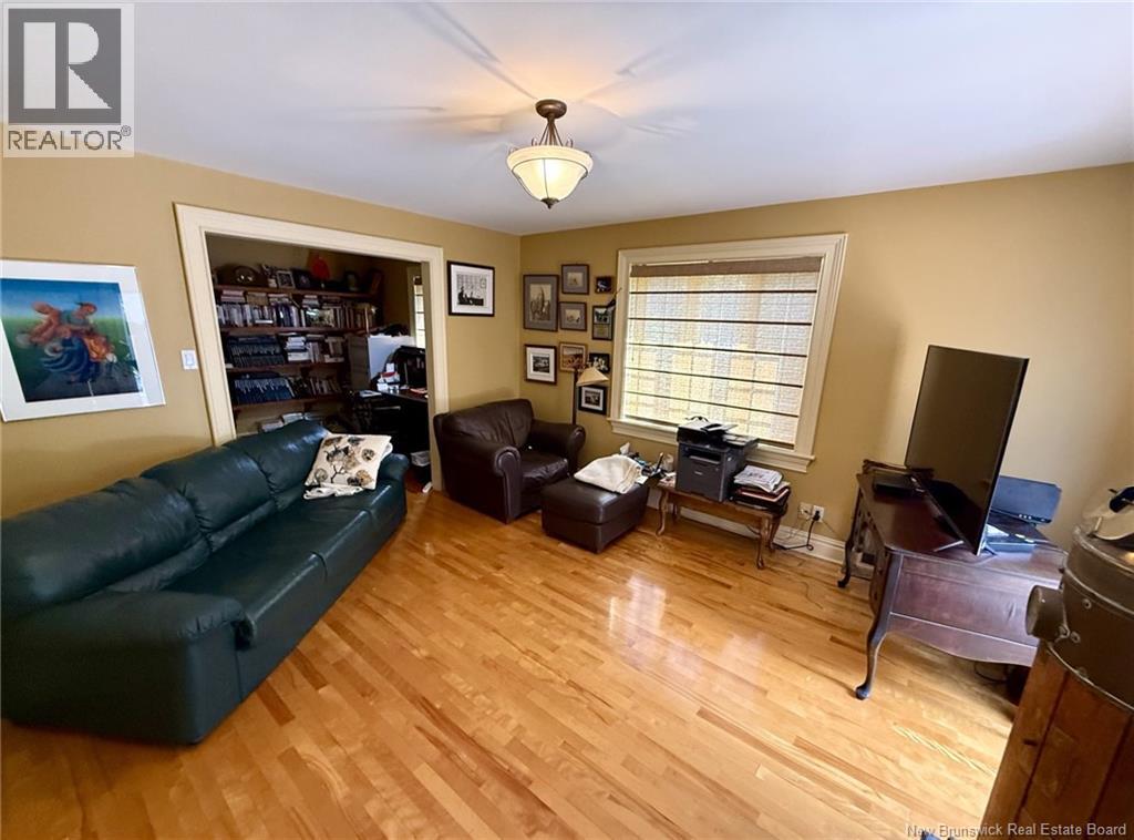 728 Boul. St-Pierre Ouest - Image 32