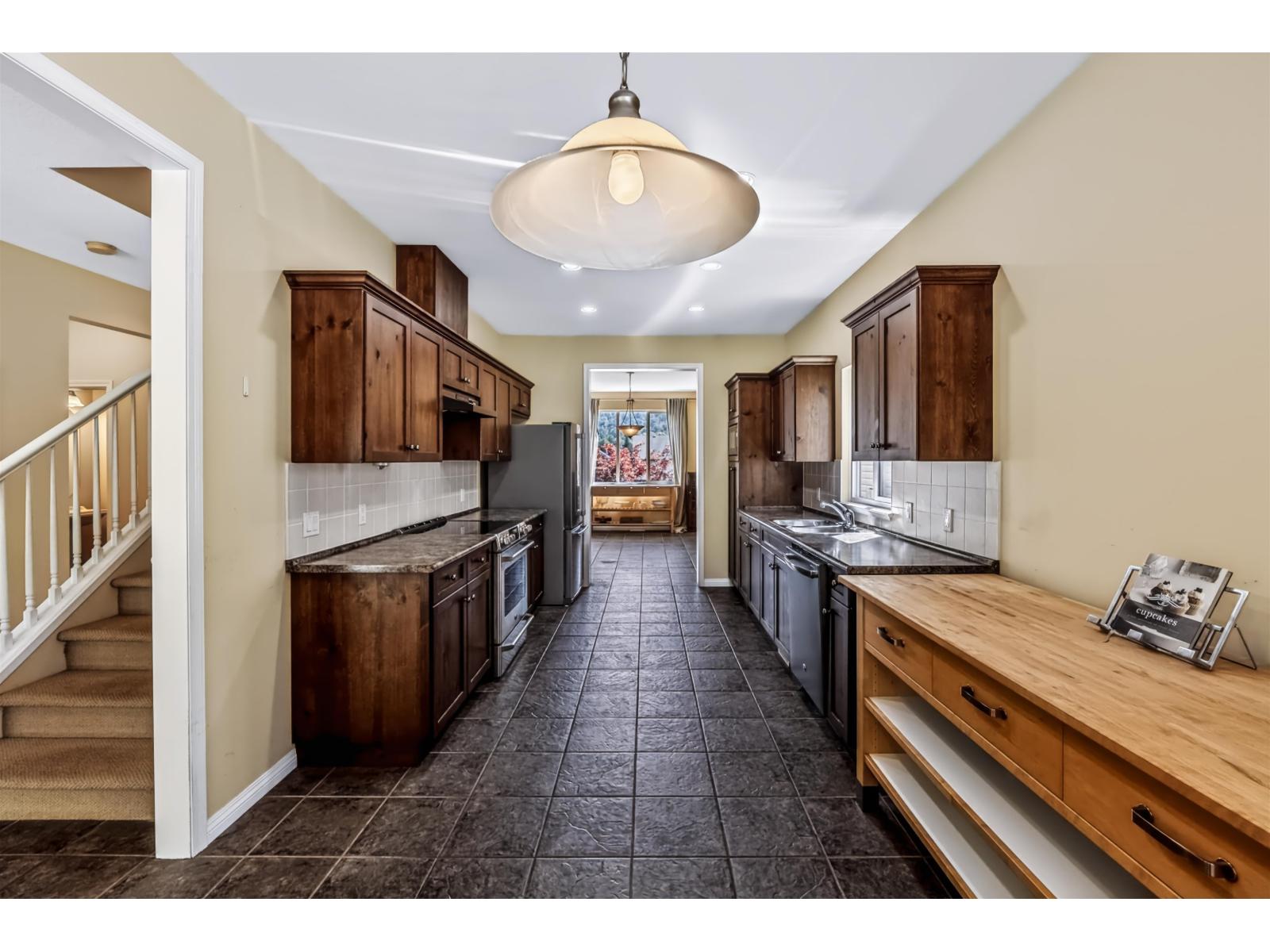 36256 STEPHEN LEACOCK Drive, Abbotsford, British Columbia, V3G3C4, Abbotsford, British Columbia — photo 5 of 5