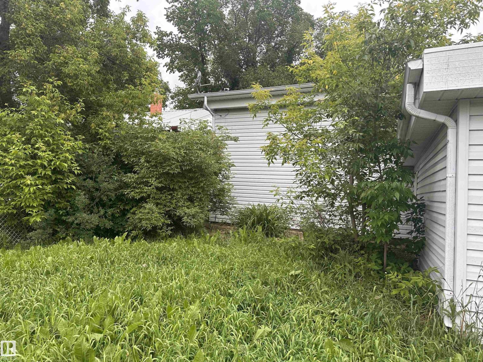 5128 52 Street - Photo 9
