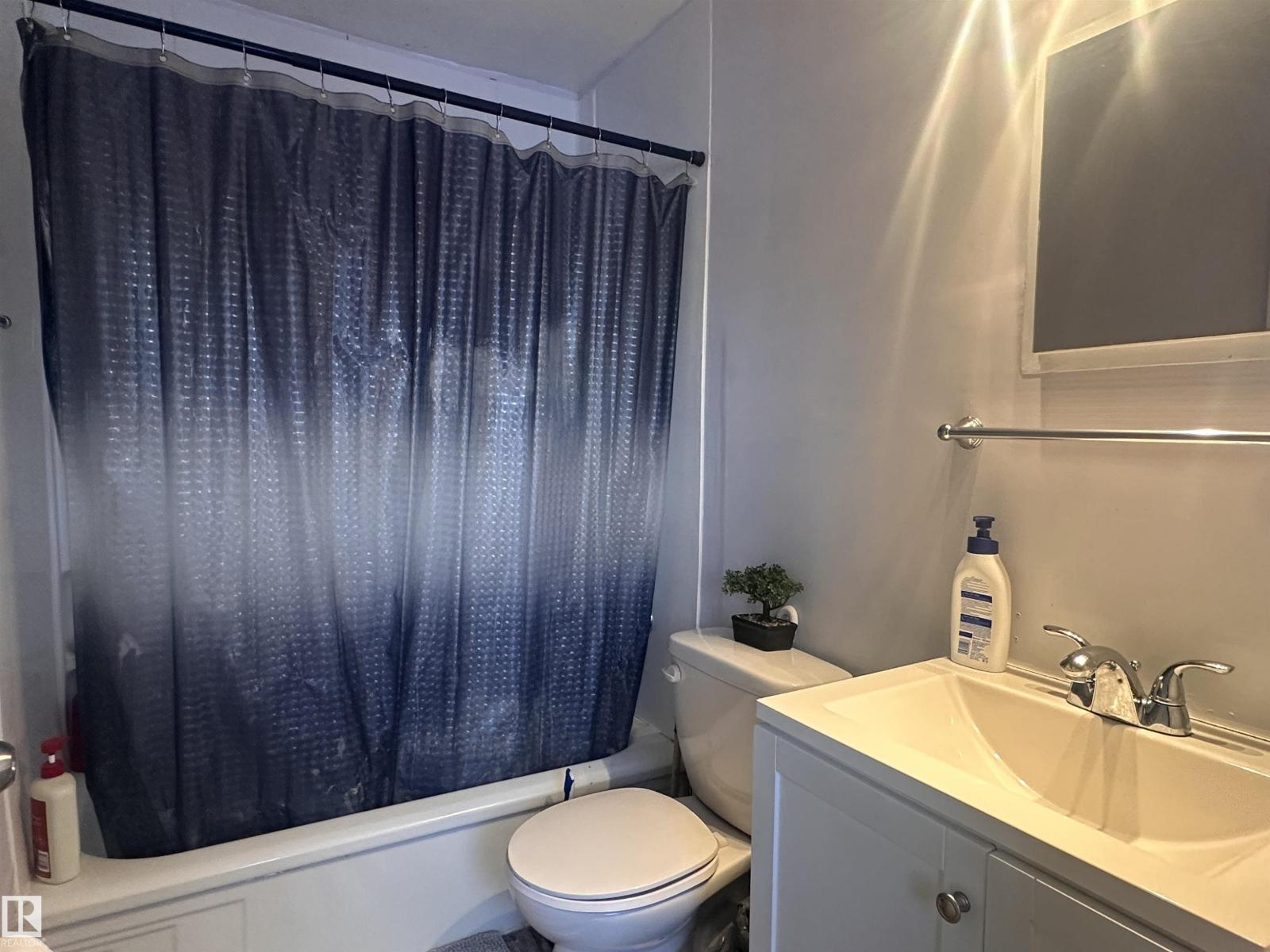 5128 52 Street - Photo 36
