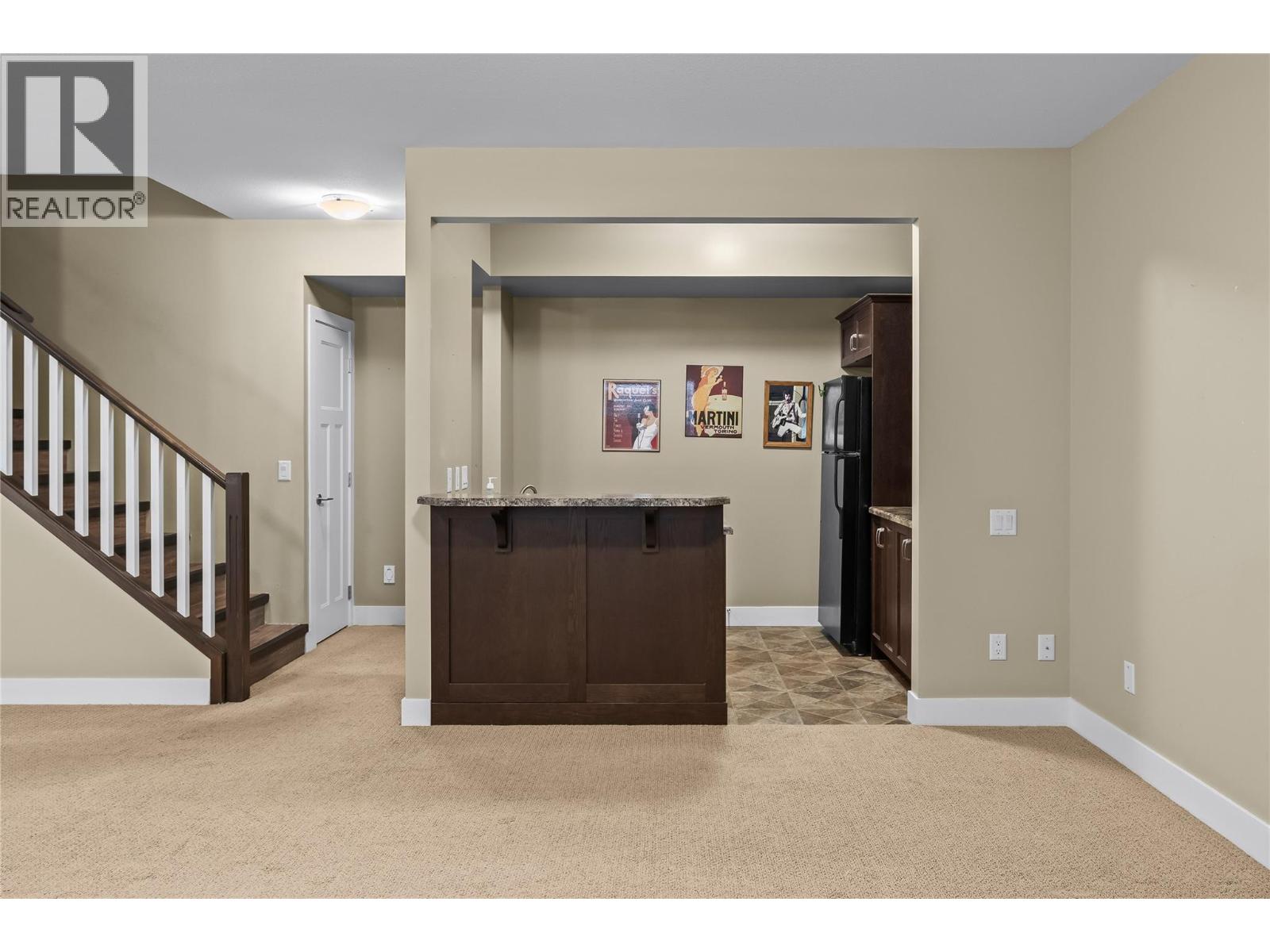 #2 2421 Glacier Court - 29