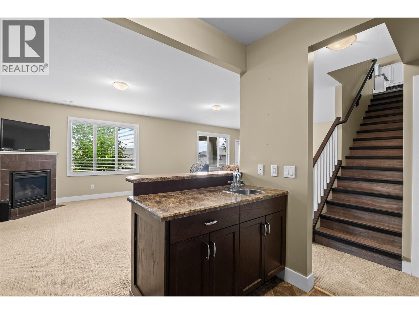 #2 2421 Glacier Court - 33