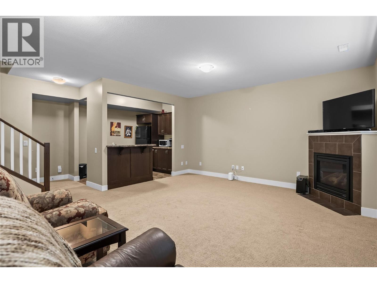 #2 2421 Glacier Court - 36