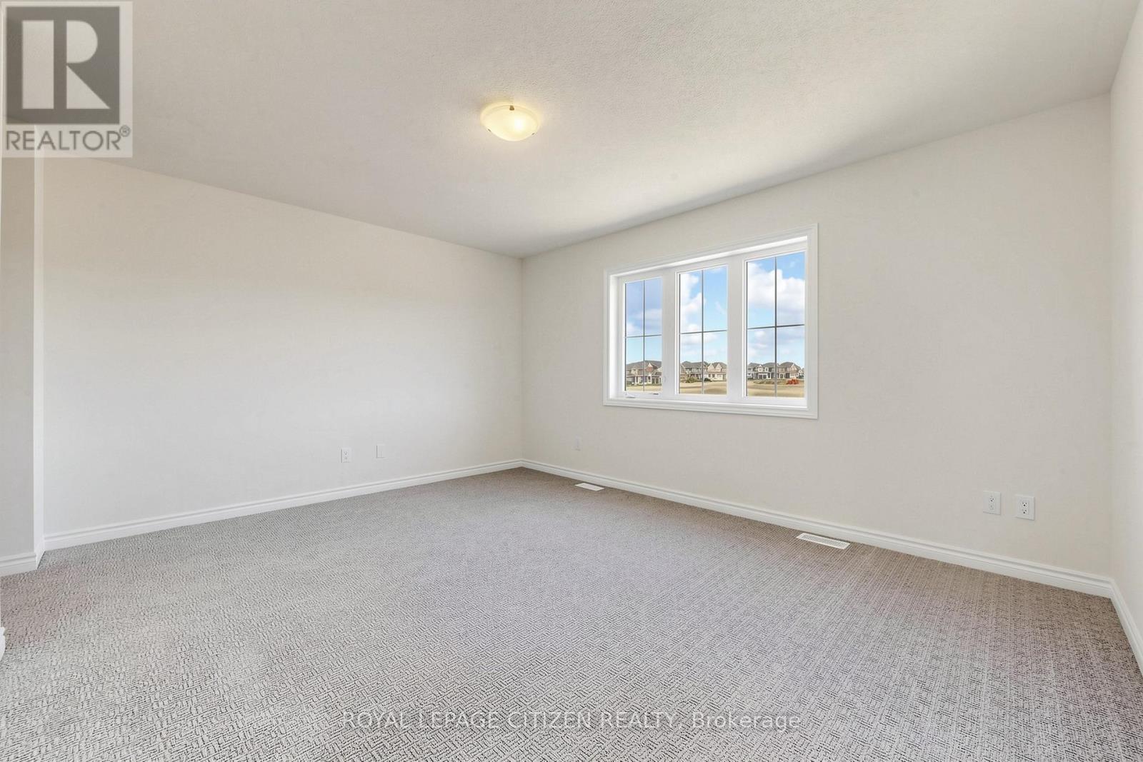 8 FENN CRESCENT - 26