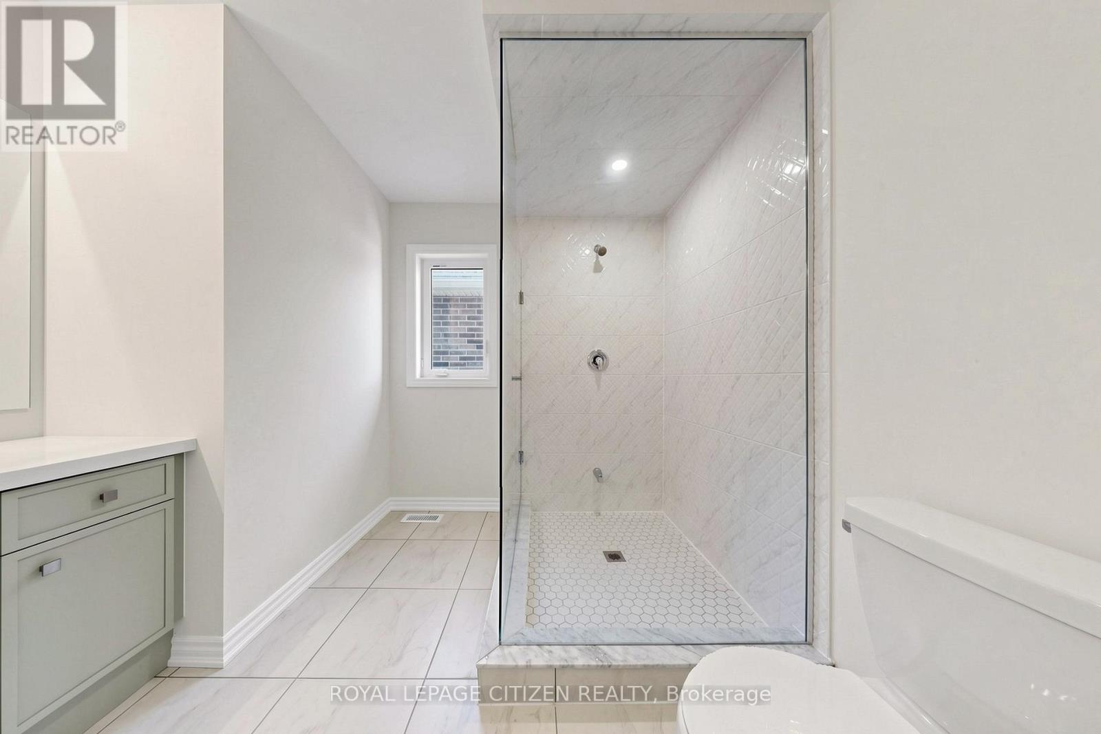 8 FENN CRESCENT - Image 30