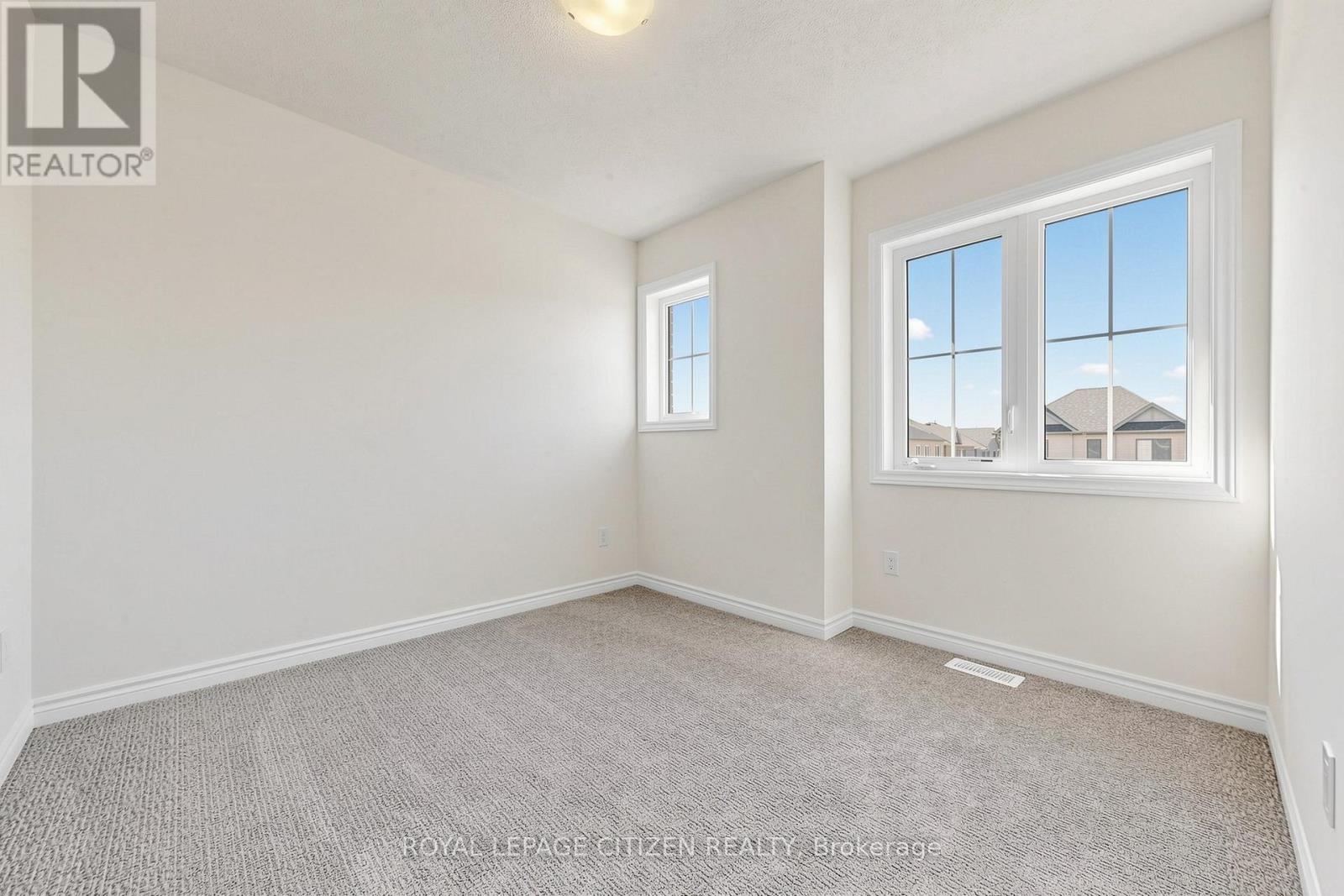 8 FENN CRESCENT - Image 32