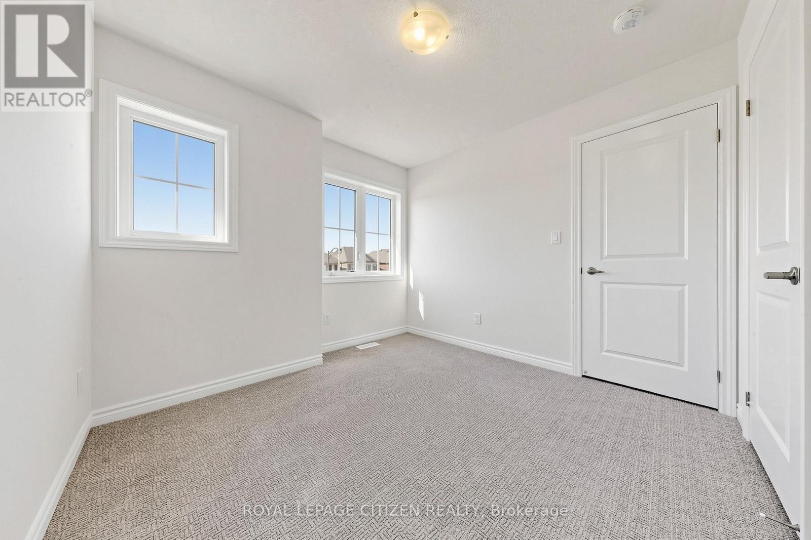 8 FENN CRESCENT - Image 34