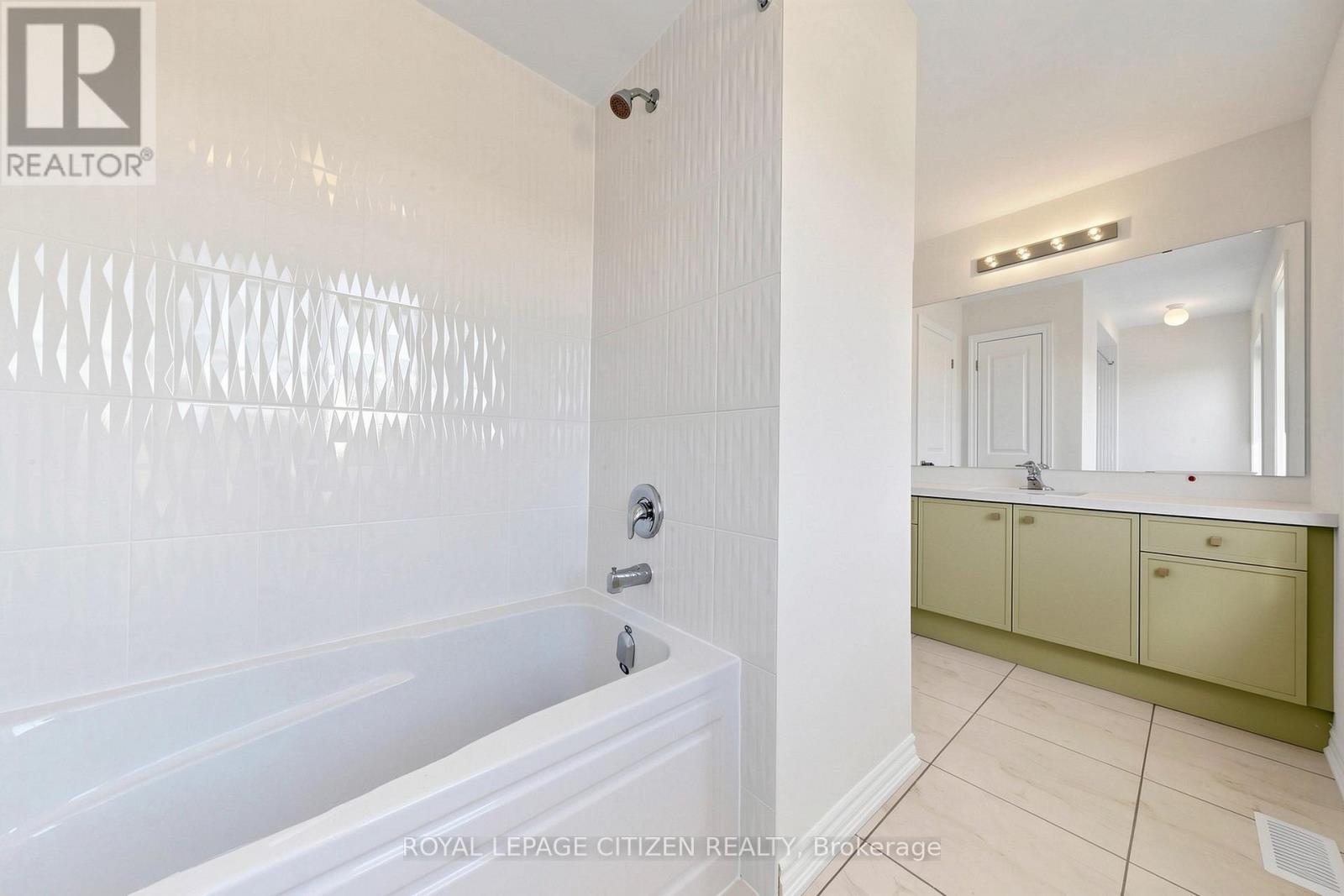 8 FENN CRESCENT - Image 40