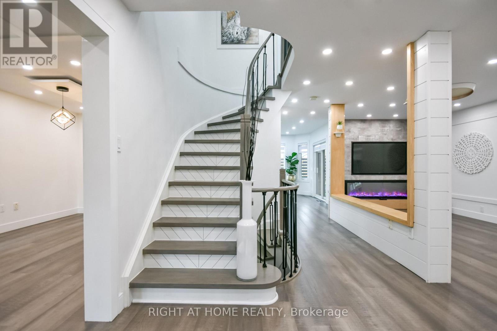 112 Birchwood photo 5