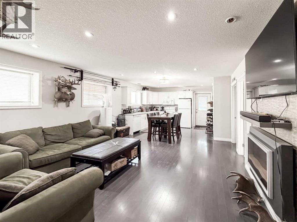 10761 74 Avenue - 23