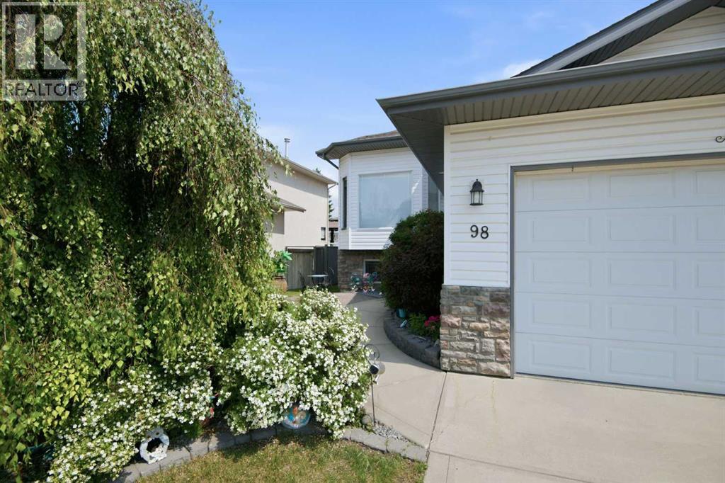 98 Duval Crescent