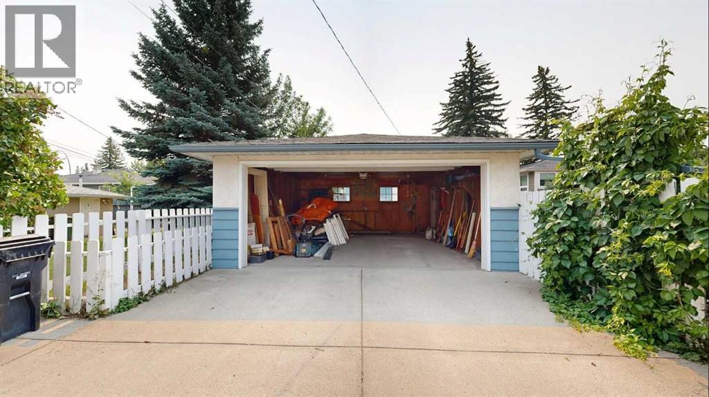 712 55 Avenue SW - 14