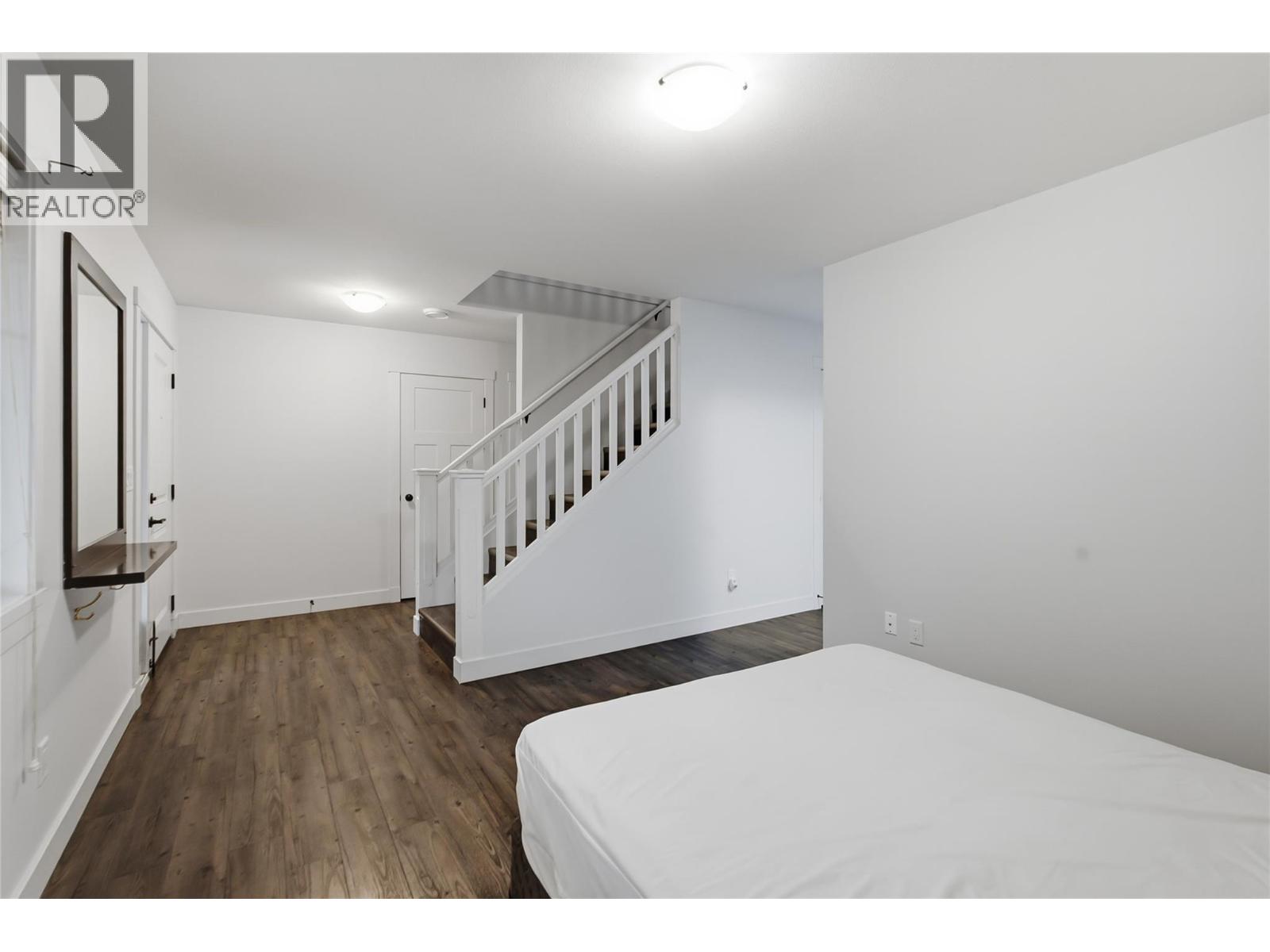 560 Christleton Avenue - 6