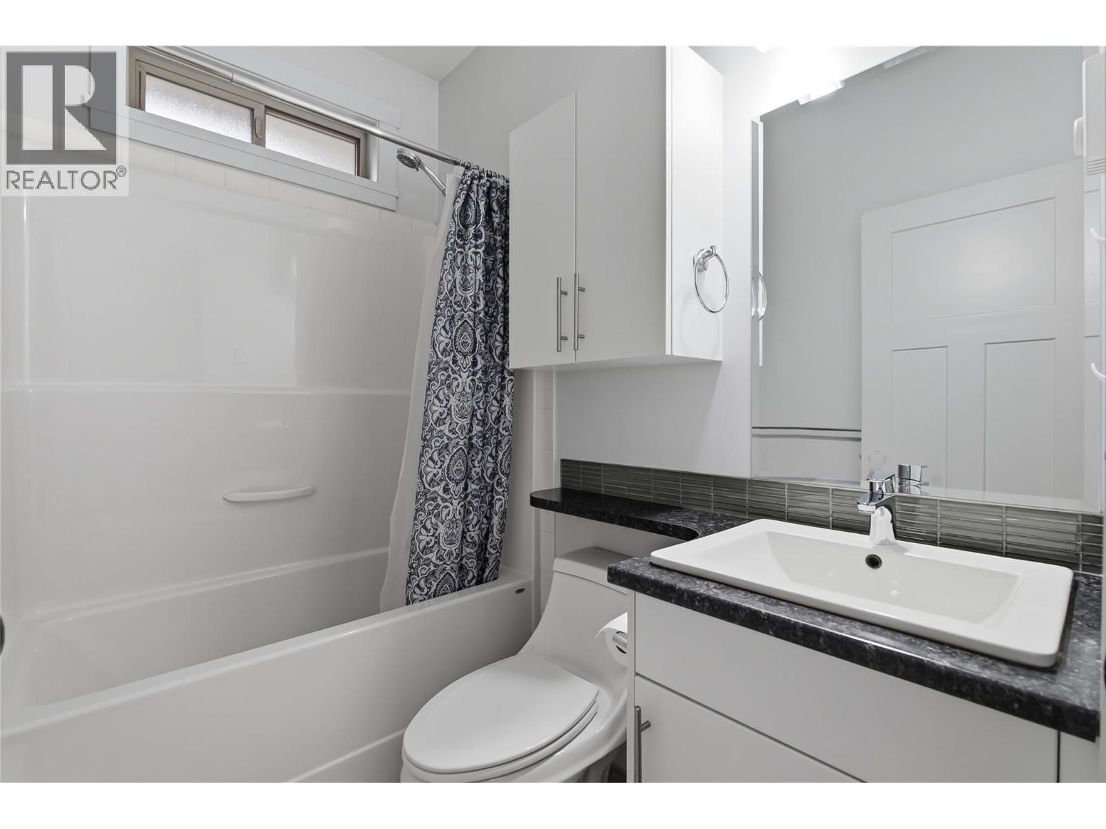 560 Christleton Avenue - Image 50