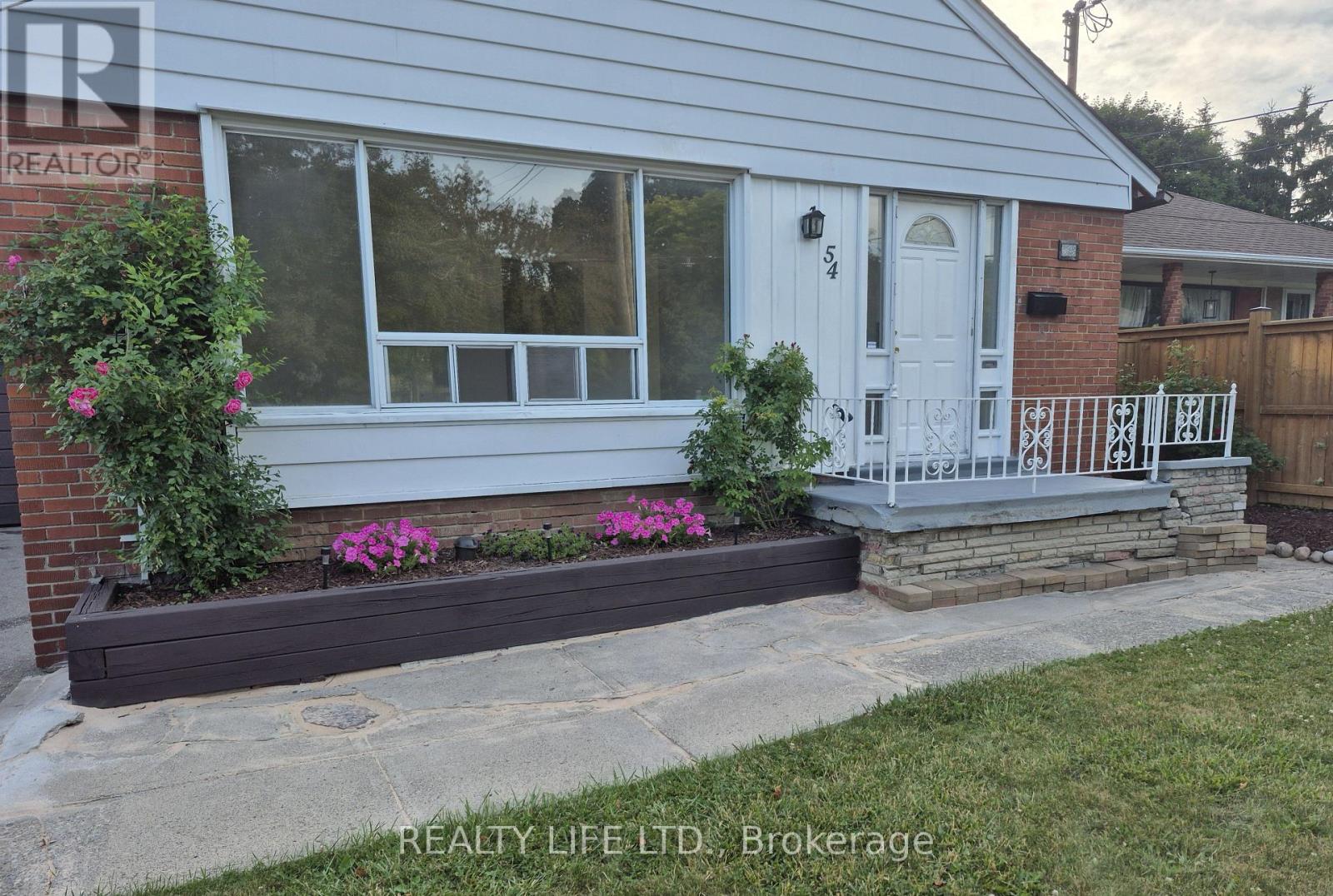 54 GARSIDE CRESCENT - 2