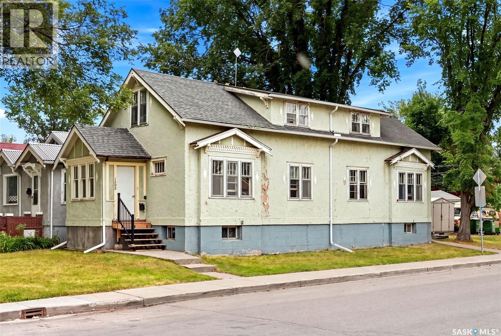 1209 14th AVENUE