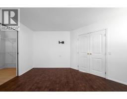 4pc Bathroom - 6210 53 Avenue, Camrose, AB T4V4H4 Photo 18