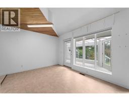 4pc Bathroom - 6210 53 Avenue, Camrose, AB T4V4H4 Photo 9