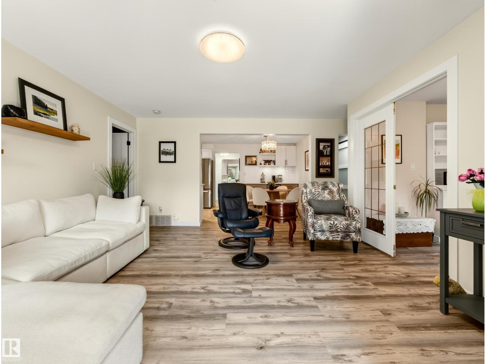 #211 9003 106A AV NW - 22