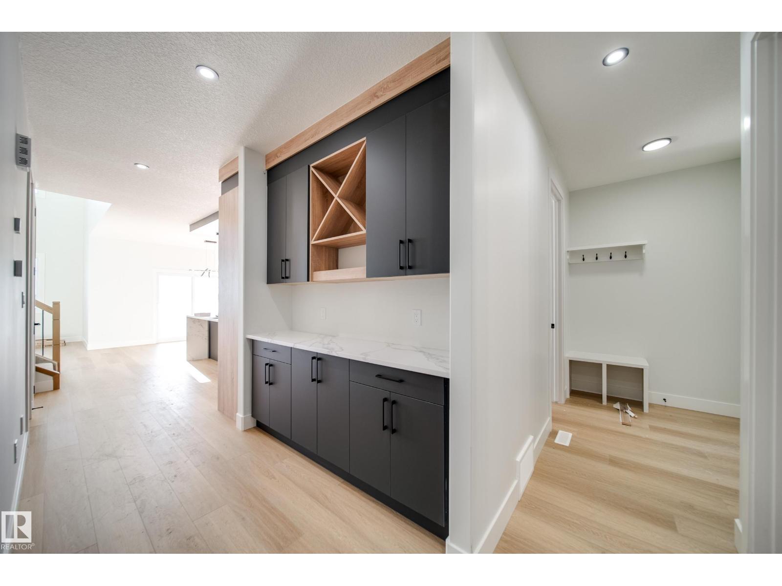 7027 177 AV NW - 3
