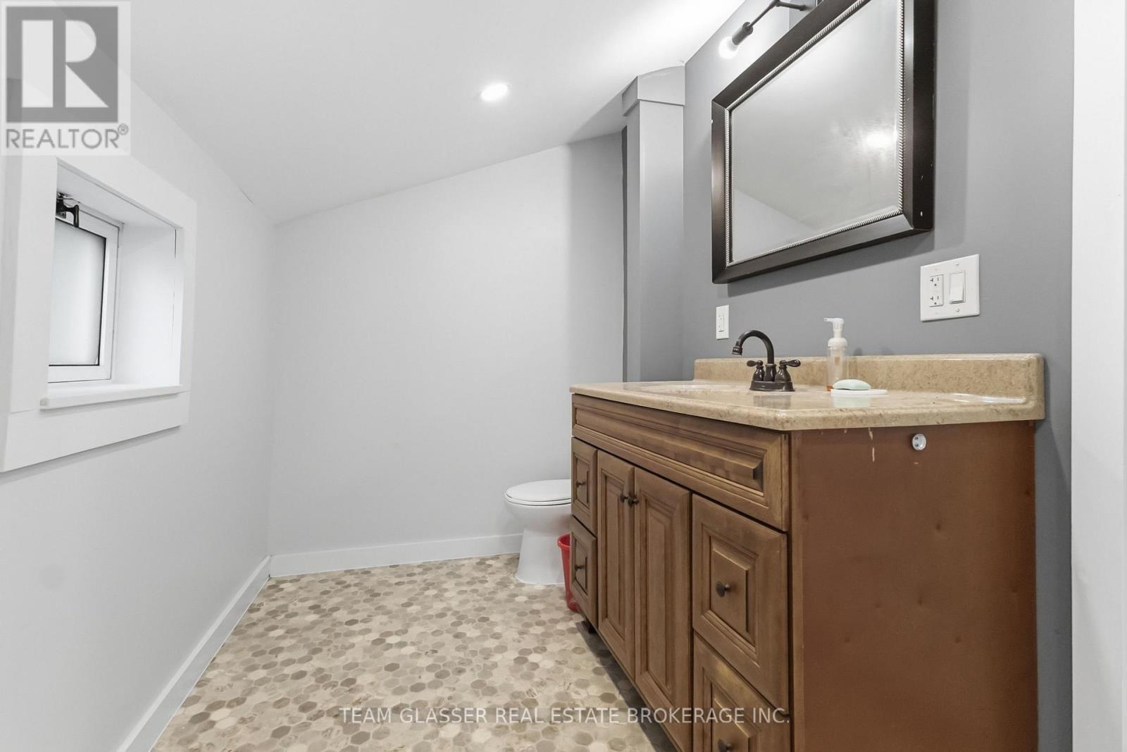 34 BROADWAY STREET - Image 25