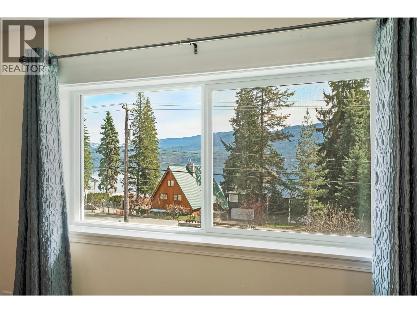 6327 Squilax-Anglemont Road - 37