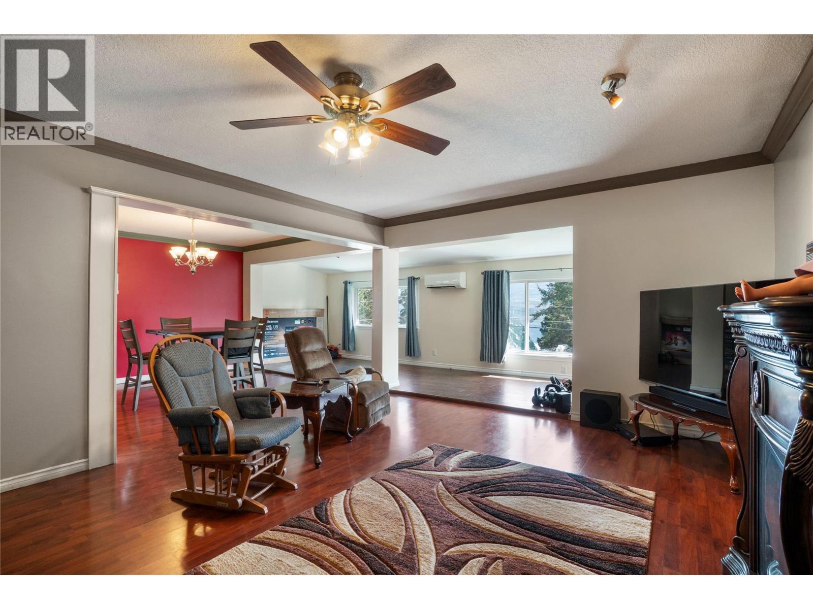 6327 Squilax-Anglemont Road - 32