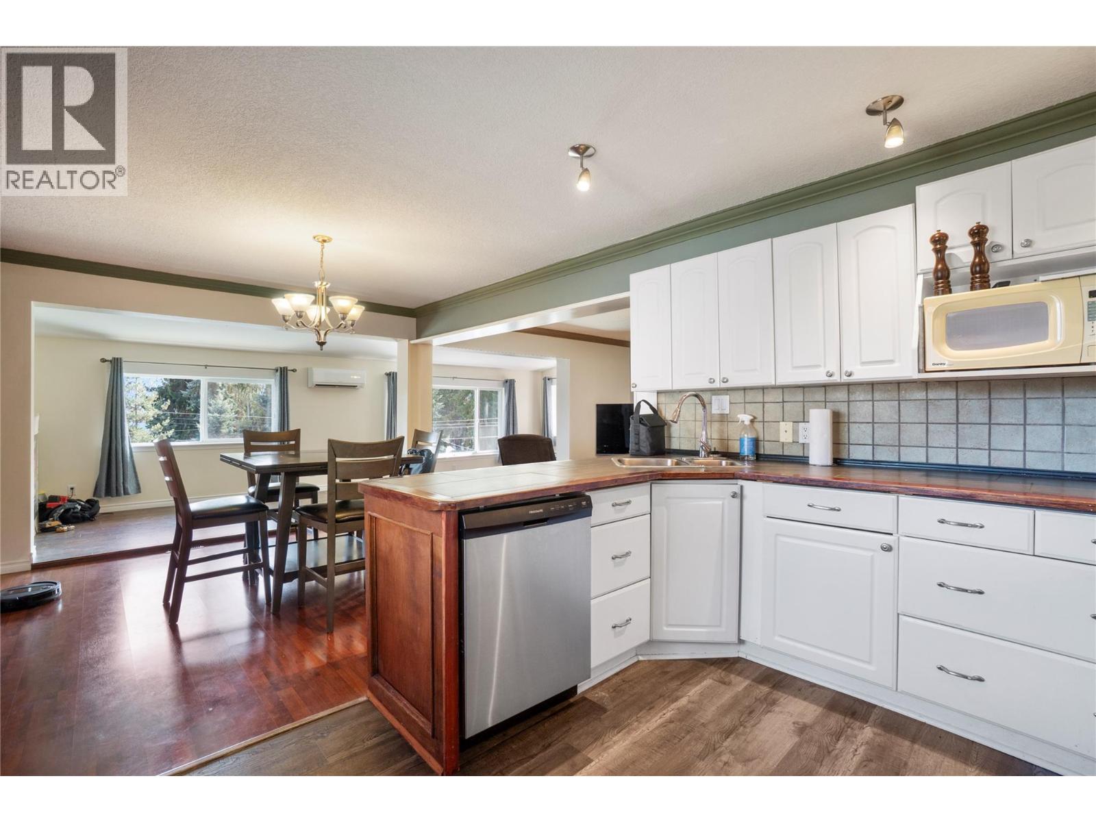 6327 Squilax-Anglemont Road - Image 35