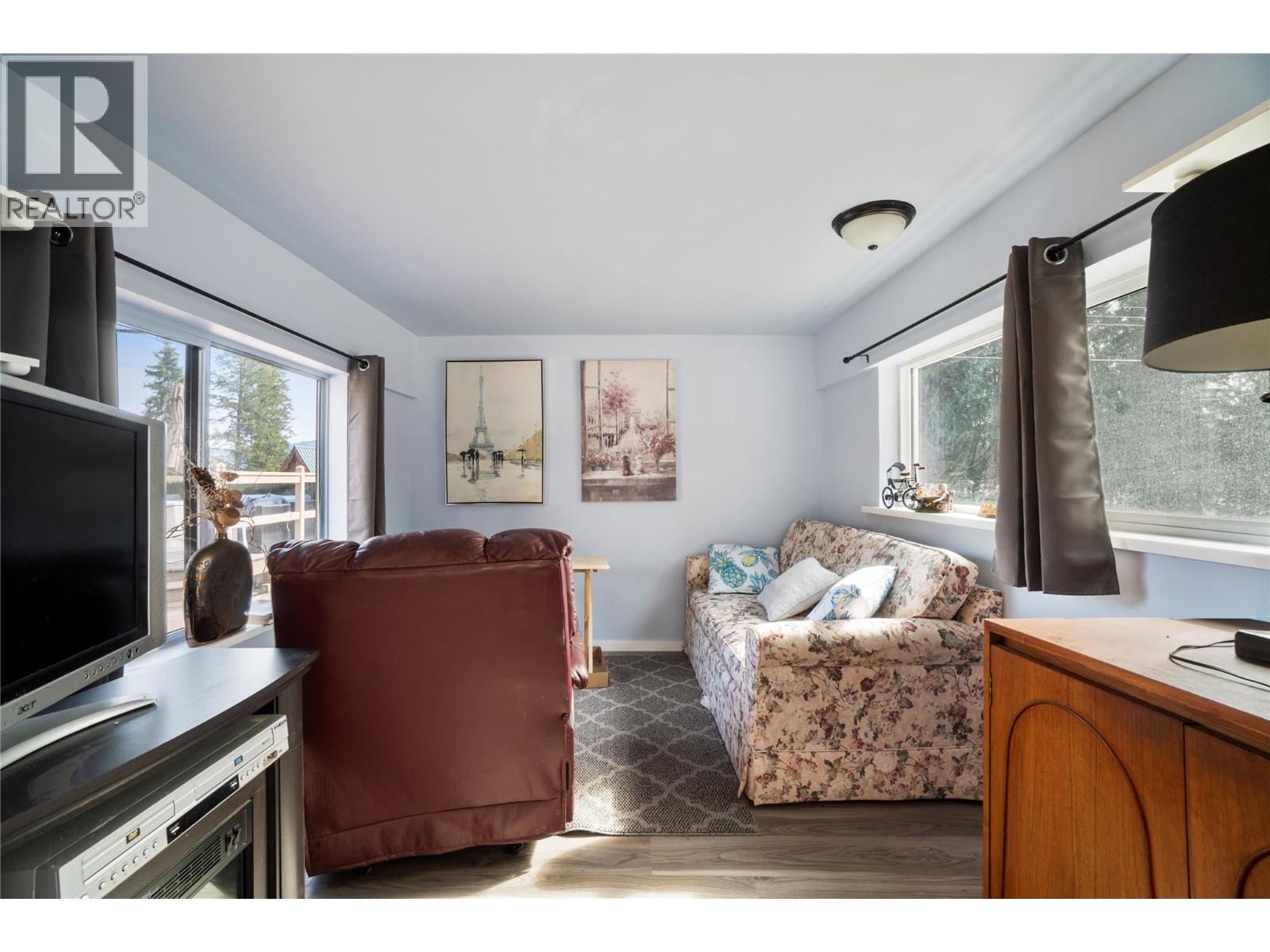 6327 Squilax-Anglemont Road - 55