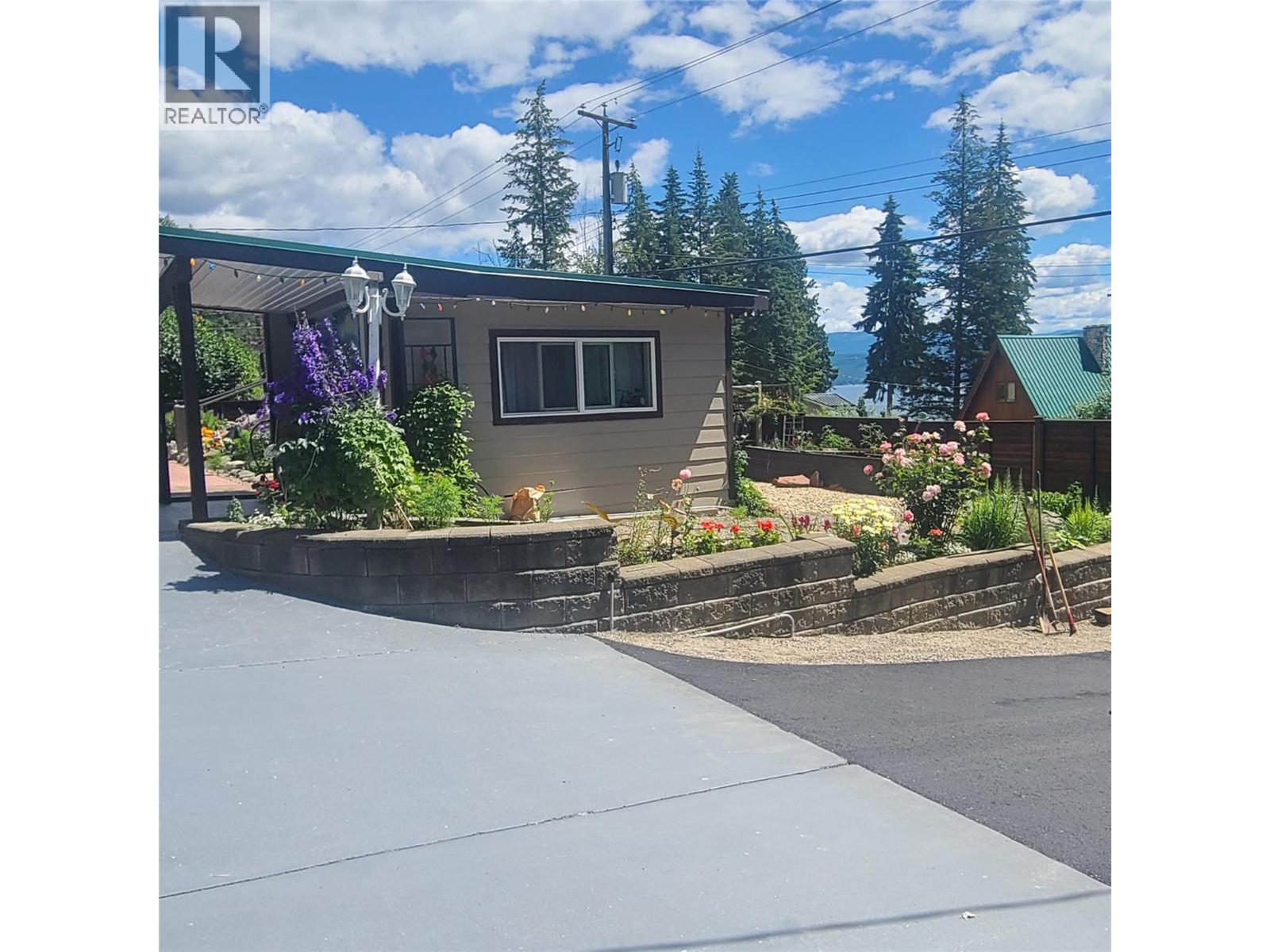 6327 Squilax-Anglemont Road - 59