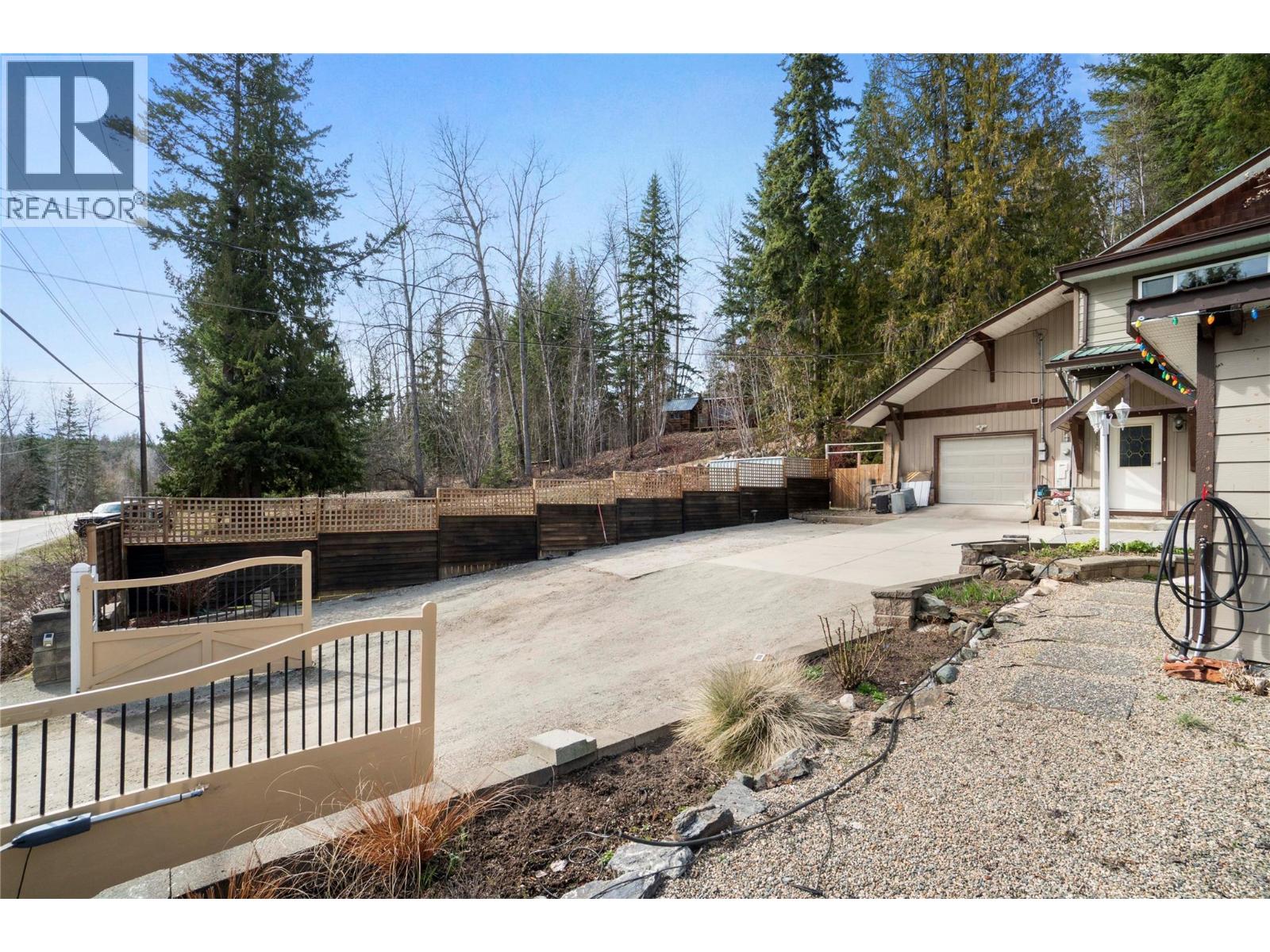6327 Squilax-Anglemont Road - 57