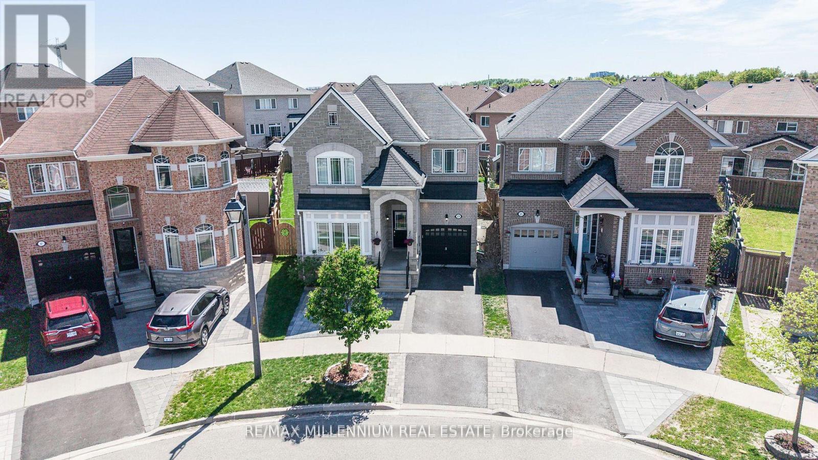 19 BELLOTTI CRESCENT - 2