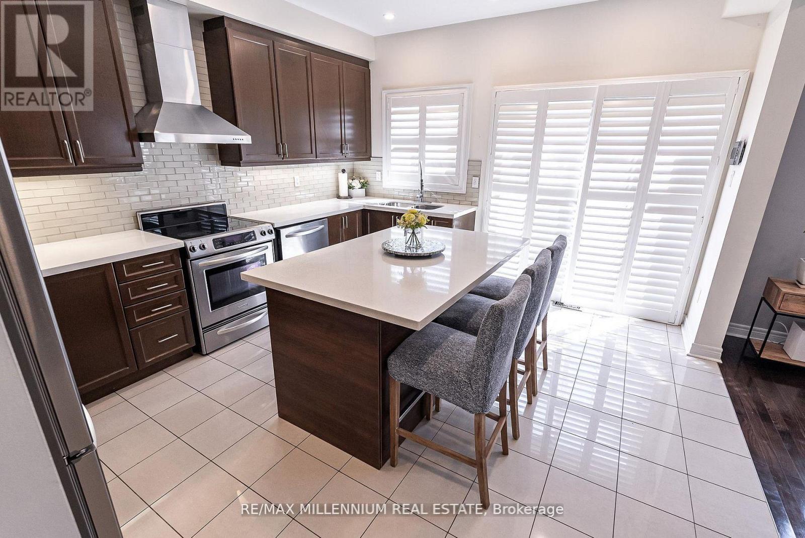19 BELLOTTI CRESCENT - 22